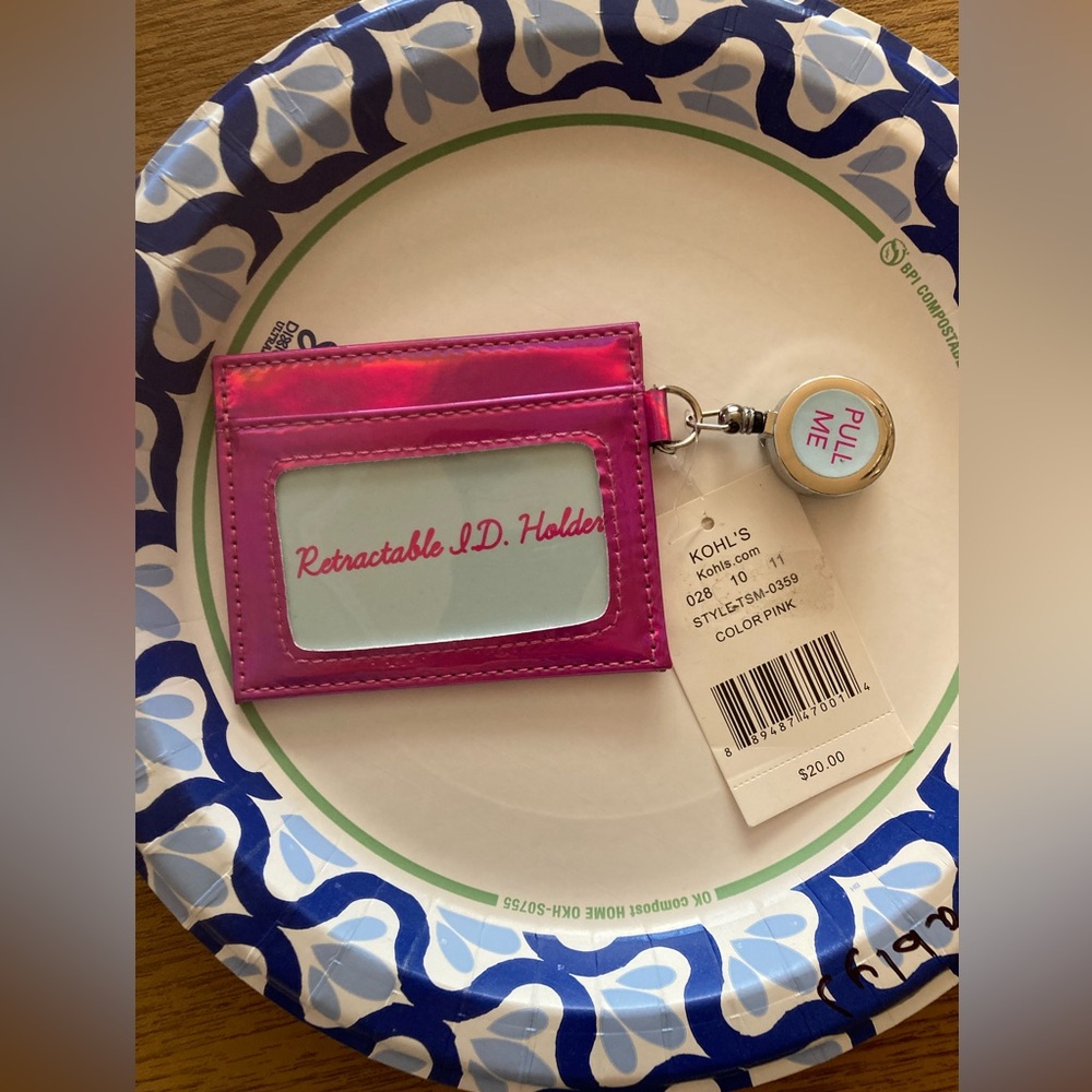 Kohl’s Retractable ID Badge Holder Wallet with Pull Chain Pink NWT ⭐️
